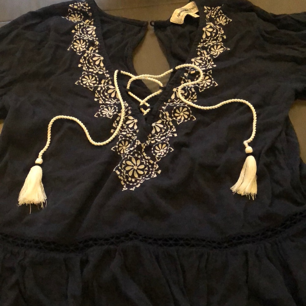 Abercrombie Boho Peasant Navy and White Top - Picture 7 of 7